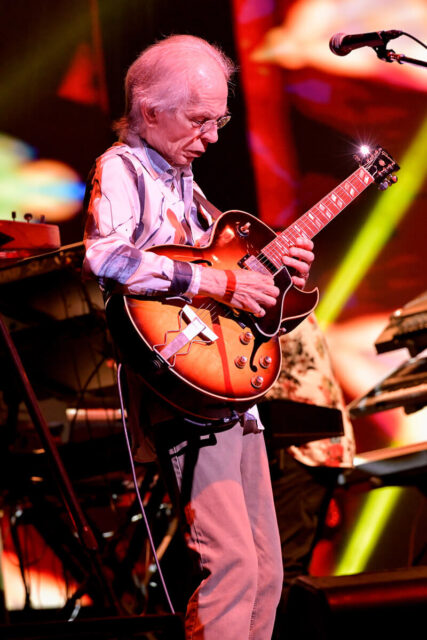 未だ健在!! イエス『危機』50周年記念、特別曲も披露された来日追加