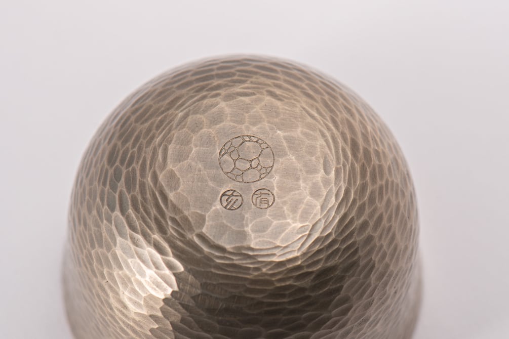 ぐい呑 刃鎚目黒銀(60ml) | 玉川堂 オンラインショップ