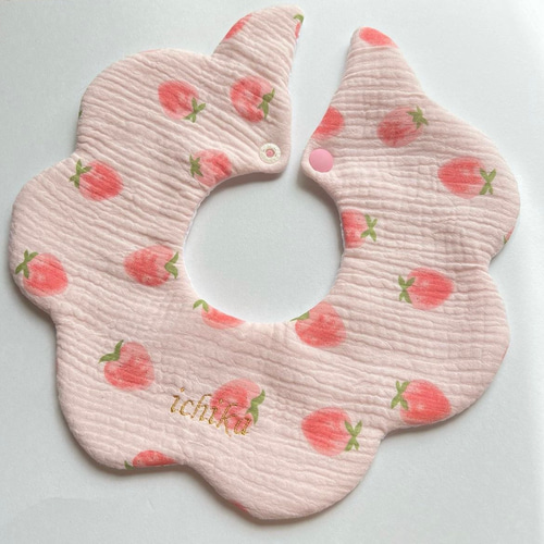 お名前刺繍スタイ オーダースタイ いちごぽこぽこガーゼ×レース