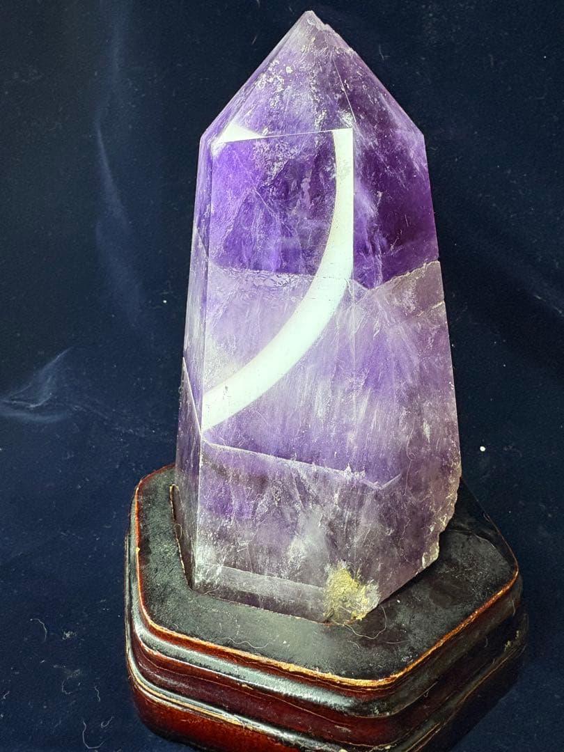 緊急値下げ！！☆アメジスト☆ ポイント型置物 木製台座付き 六角柱 紫水晶 楽天市場】アメジスト ファントム ポイント 六角柱 【約209.6g